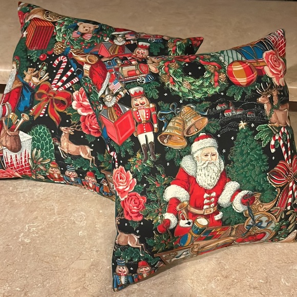 Xmas Accent Pillows. The face is made with Joan Kessler’s Xmas fabric - Picture 1 of 4